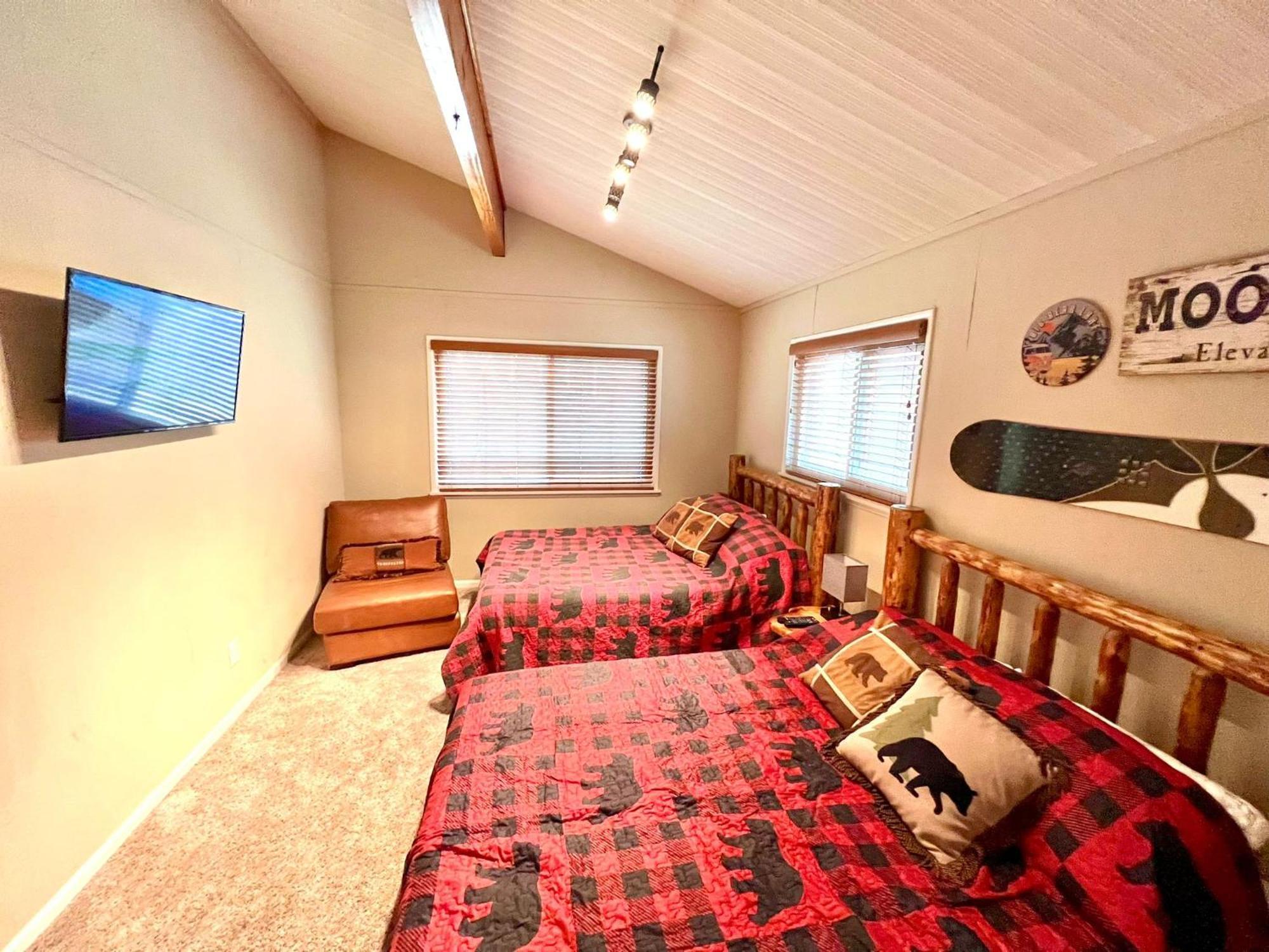 Вилла Chalet Monterey W/Hot Tub - Big Decks/Bbq Биг Бэар Лейк Экстерьер фото